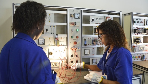 Firjan SENAI está com 160 vagas gratuitas em cursos técnicos de nível médio em Nova Friburgo