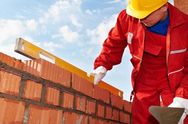 Firjan SENAI SESI e Instituto LafargeHolcim promovem capacitação gratuita de Pedreiro de Alvenaria no Centro Norte Fluminense