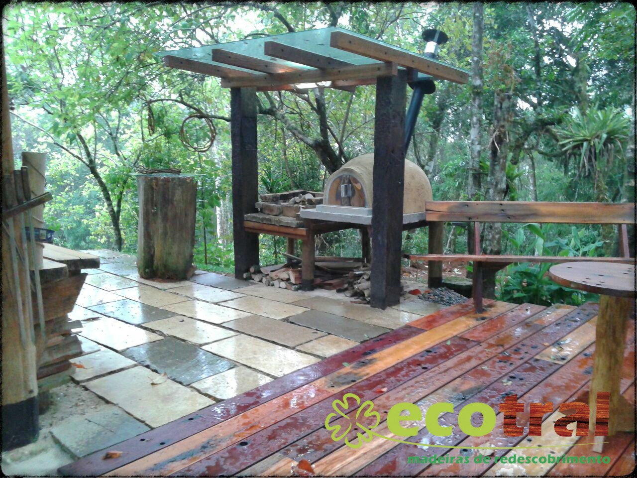 PERGOLADO RÚSTICO EM DORMENTES