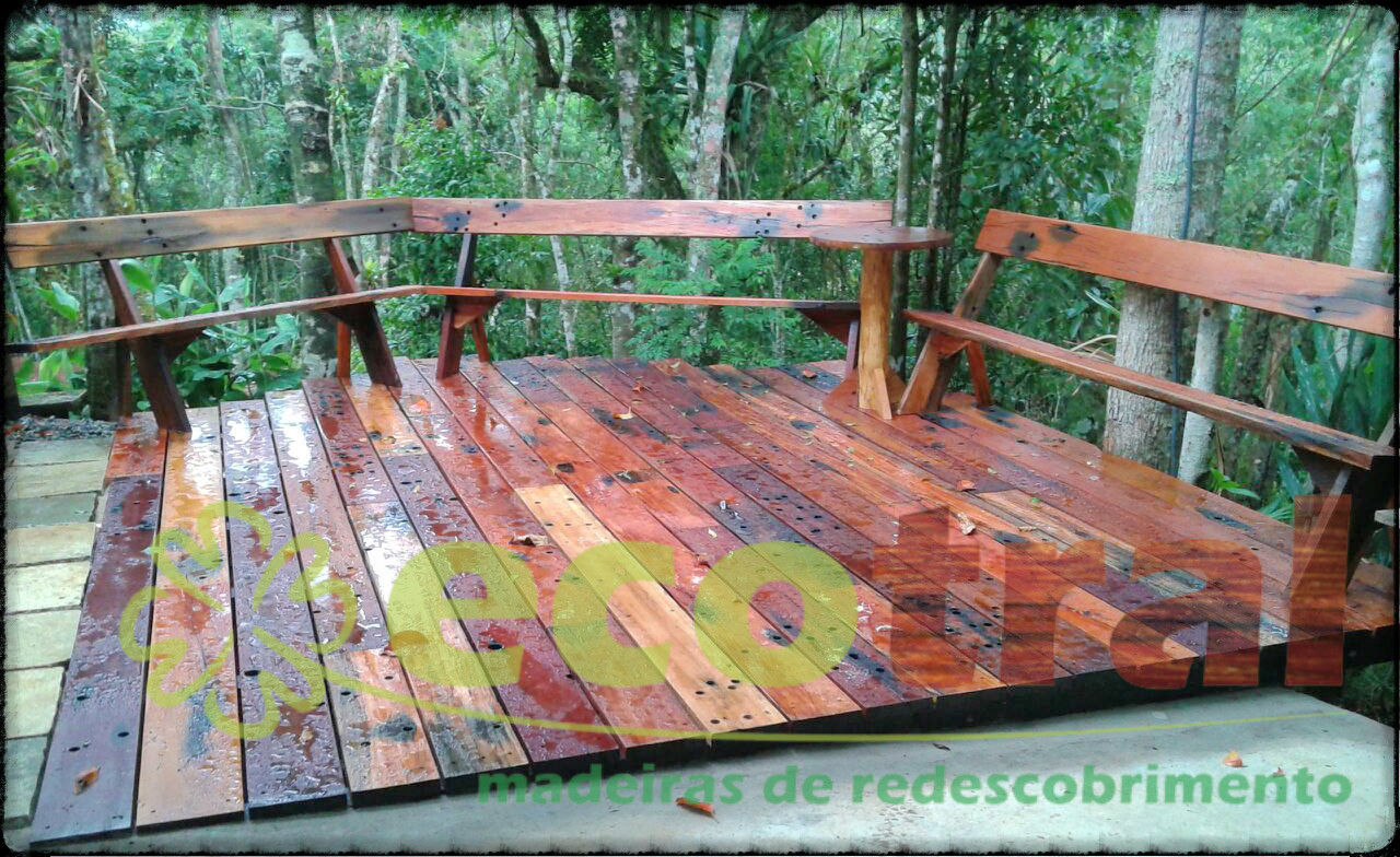 DECK DE MADEIRA  RÚSTICA EM CRUZETAS