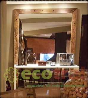 MOLDURAS RÚSTICAS EM DORMENTES E CRUZETAS